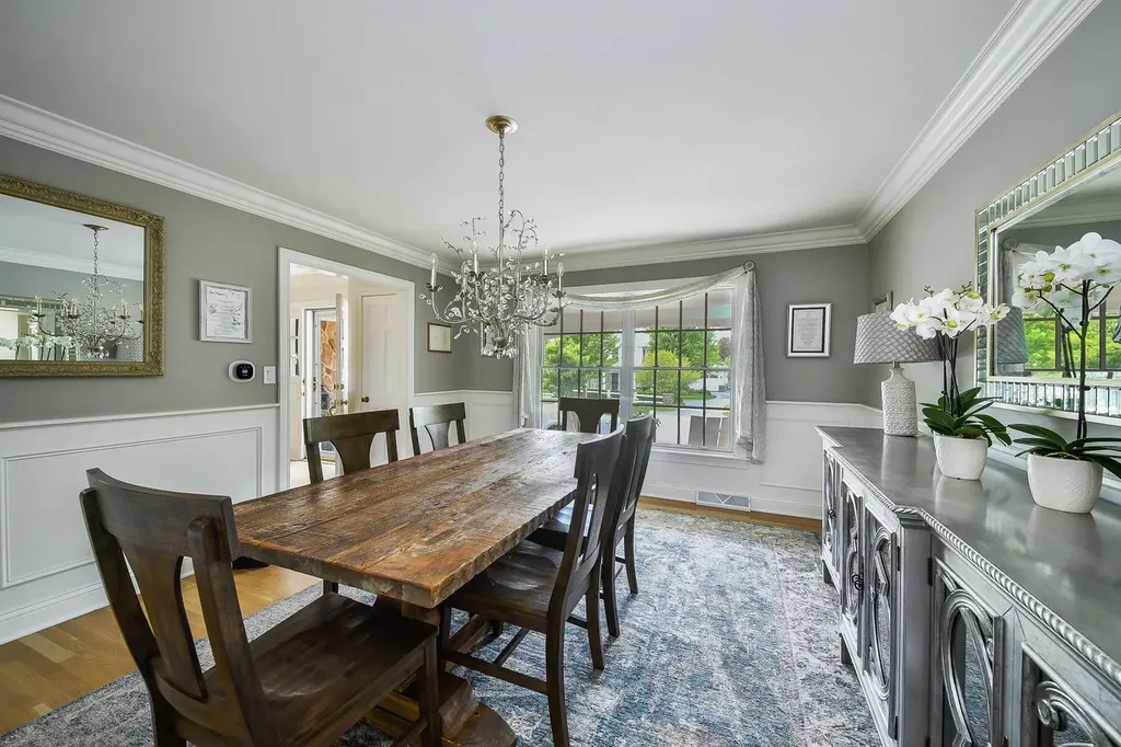 707 Gary Court Wheaton IL 60187