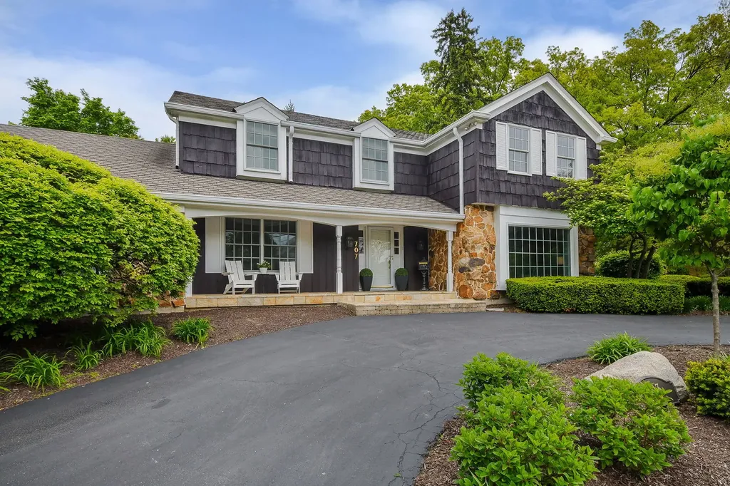707 Gary Court Wheaton IL 60187
