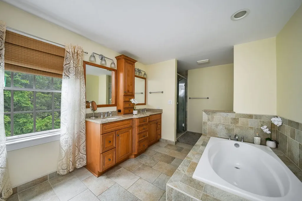 707 Gary Court Wheaton IL 60187