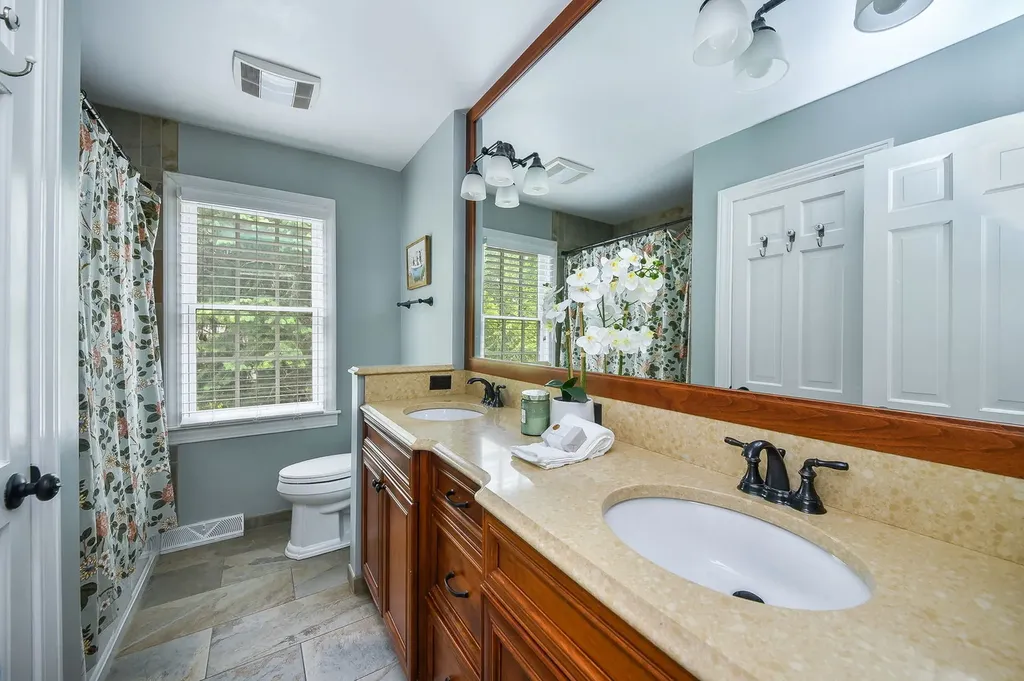 707 Gary Court Wheaton IL 60187
