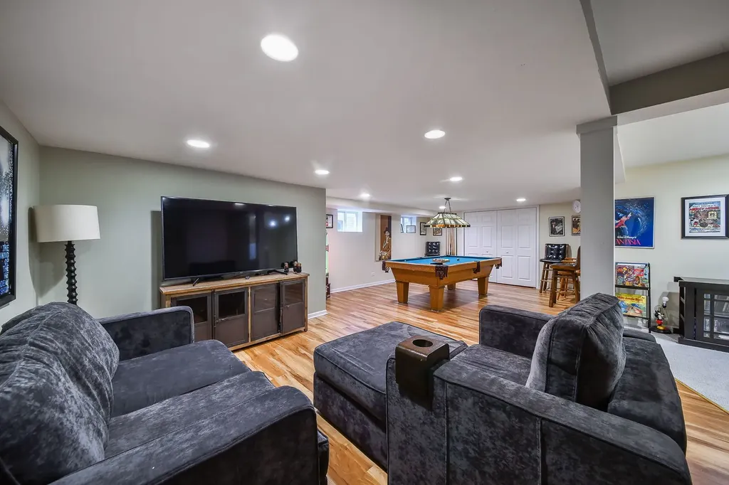 707 Gary Court Wheaton IL 60187