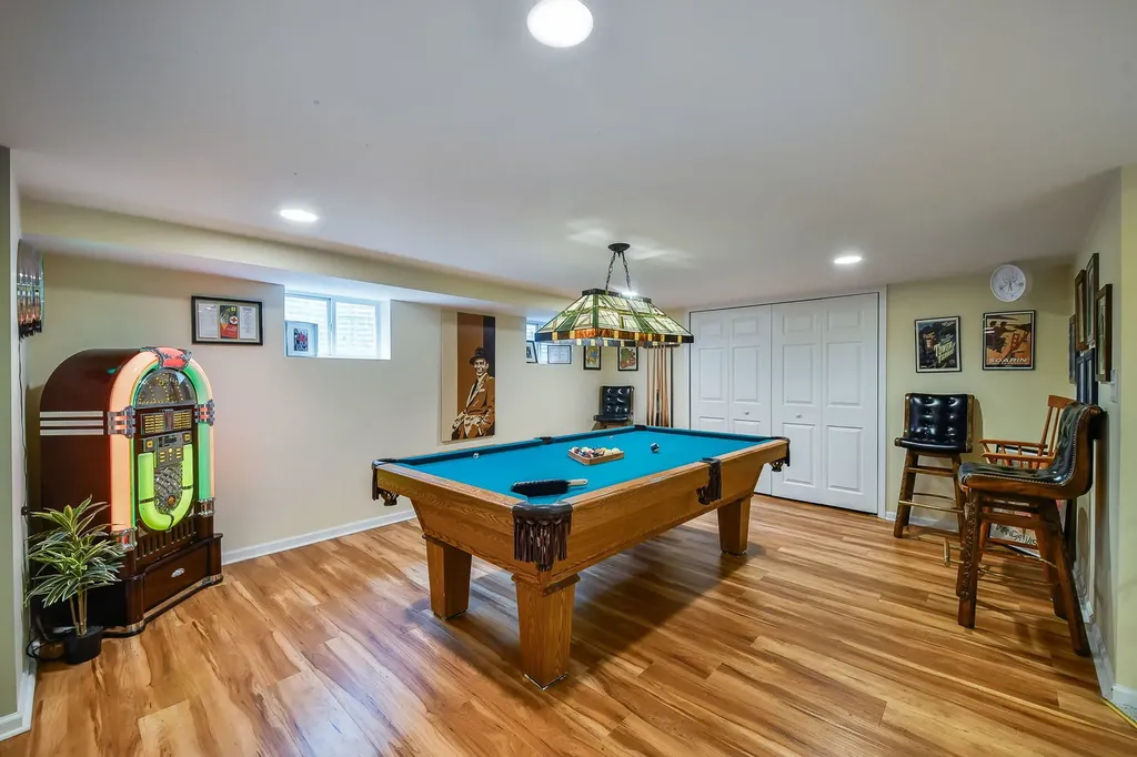 707 Gary Court Wheaton IL 60187