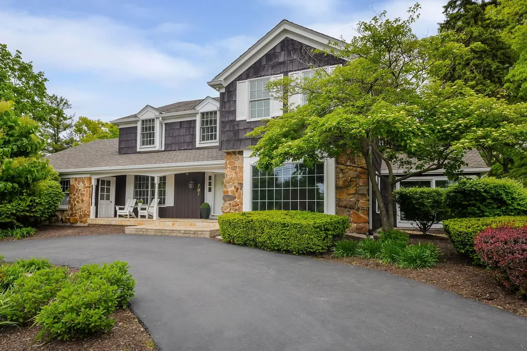 707 Gary Court Wheaton IL 60187