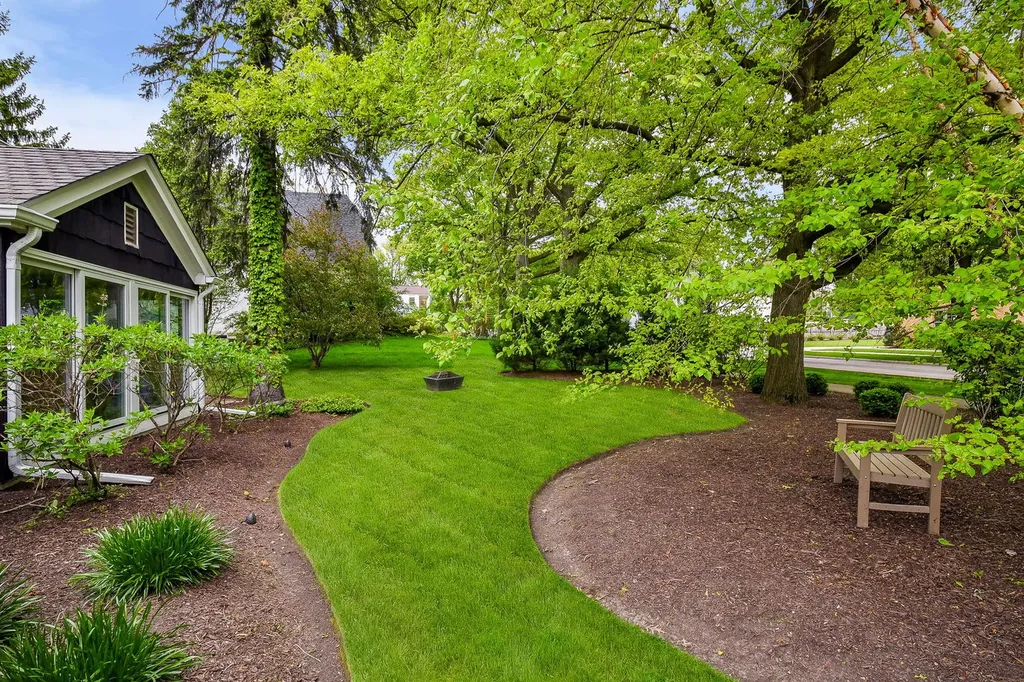 707 Gary Court Wheaton IL 60187