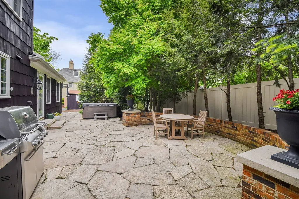 707 Gary Court Wheaton IL 60187