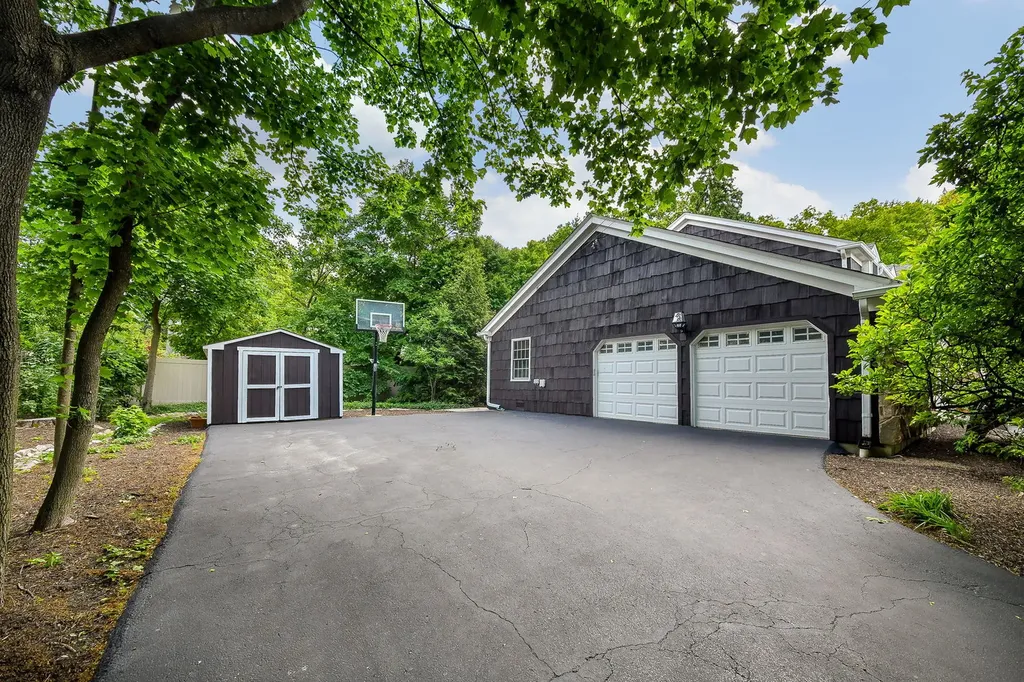 707 Gary Court Wheaton IL 60187