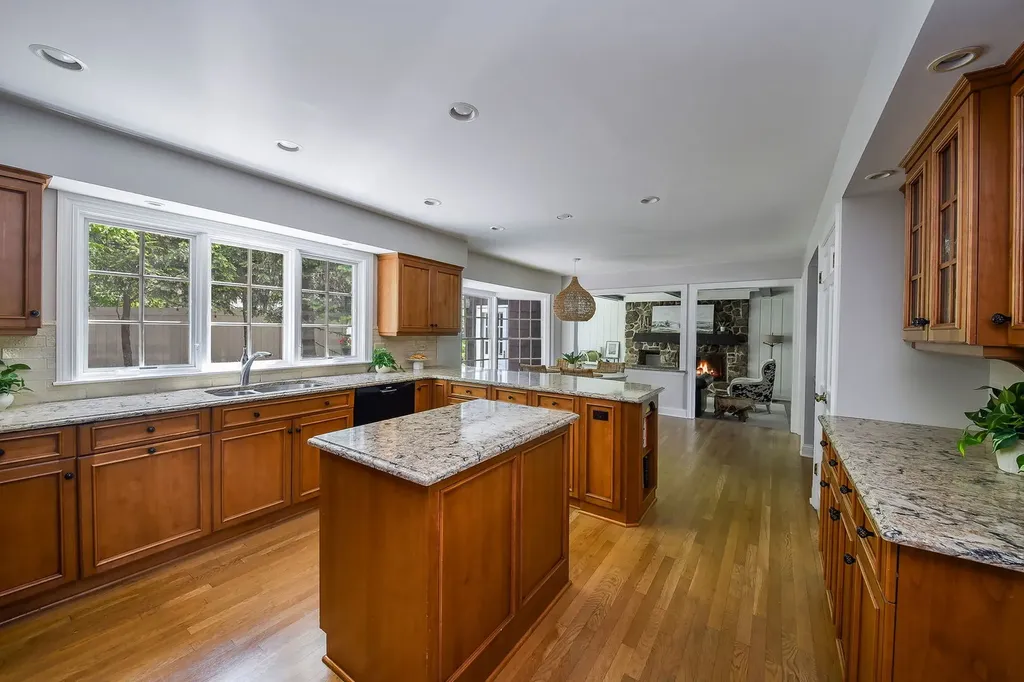 707 Gary Court Wheaton IL 60187