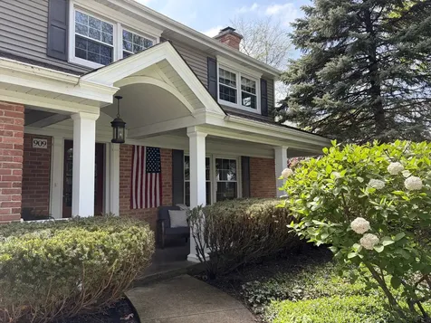 909 East Rockwell Street Arlington Heights IL 60005
