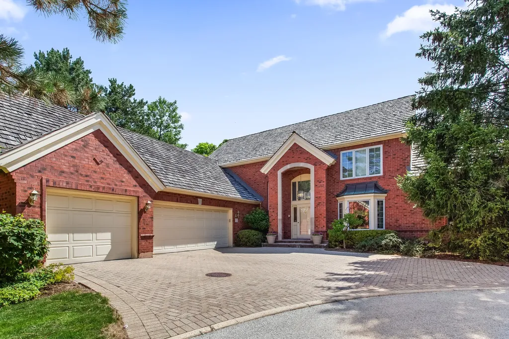 22 Regent Wood Road Northfield IL 60093