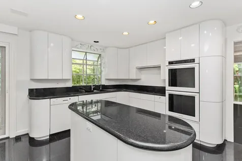 22 Regent Wood Road Northfield IL 60093
