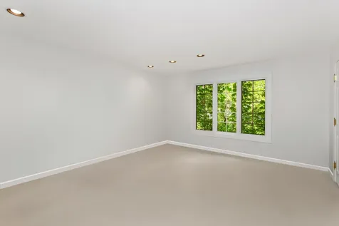 22 Regent Wood Road Northfield IL 60093