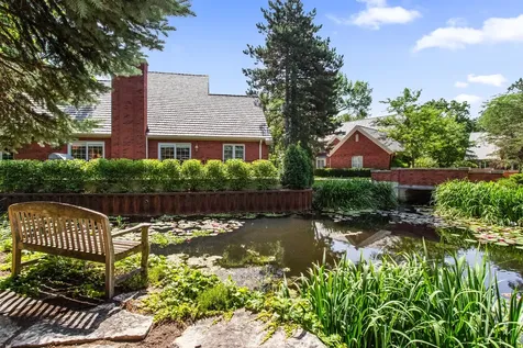 22 Regent Wood Road Northfield IL 60093