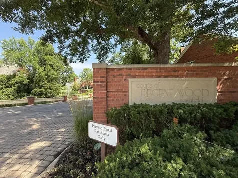 22 Regent Wood Road Northfield IL 60093