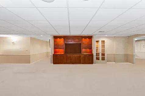 22 Regent Wood Road Northfield IL 60093