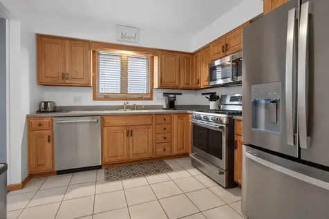 32 Kenfield Circle Bloomington IL 61704