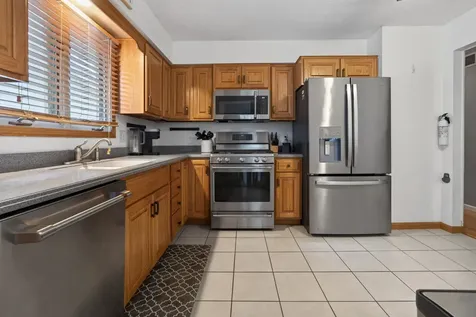 32 Kenfield Circle Bloomington IL 61704