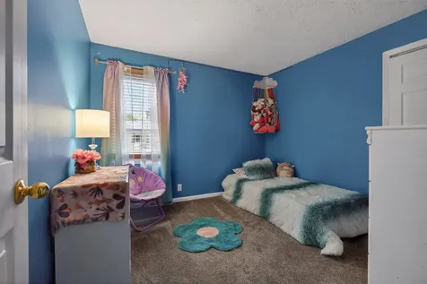32 Kenfield Circle Bloomington IL 61704