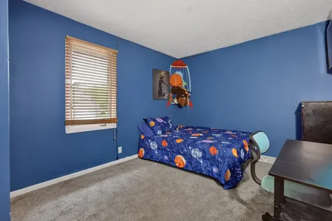 32 Kenfield Circle Bloomington IL 61704