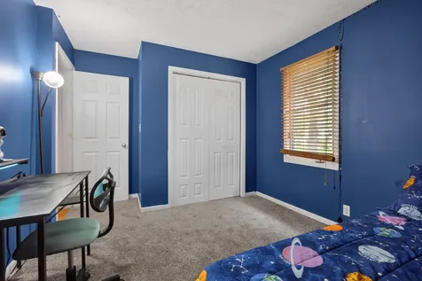 32 Kenfield Circle Bloomington IL 61704