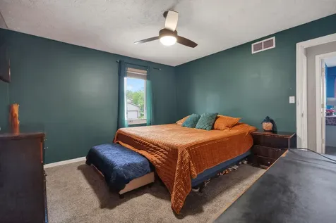32 Kenfield Circle Bloomington IL 61704