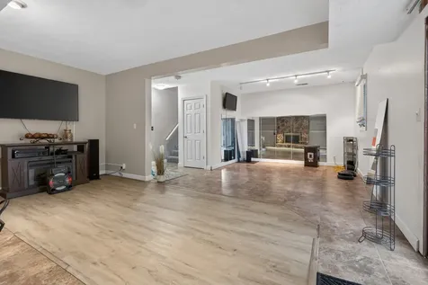 32 Kenfield Circle Bloomington IL 61704