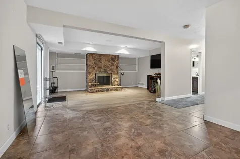 32 Kenfield Circle Bloomington IL 61704