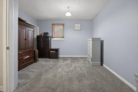 32 Kenfield Circle Bloomington IL 61704