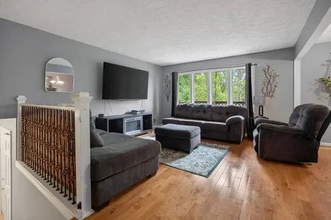 32 Kenfield Circle Bloomington IL 61704