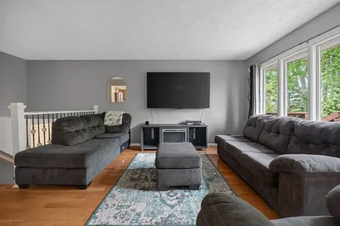 32 Kenfield Circle Bloomington IL 61704
