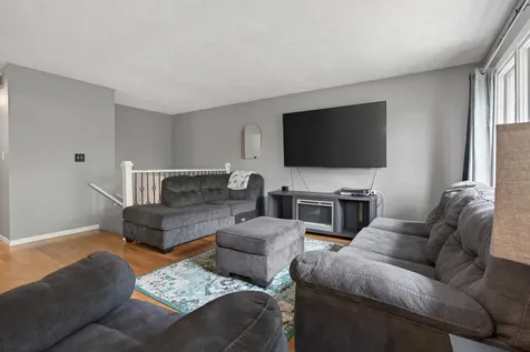 32 Kenfield Circle Bloomington IL 61704