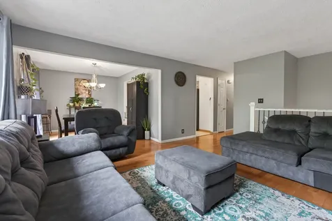 32 Kenfield Circle Bloomington IL 61704