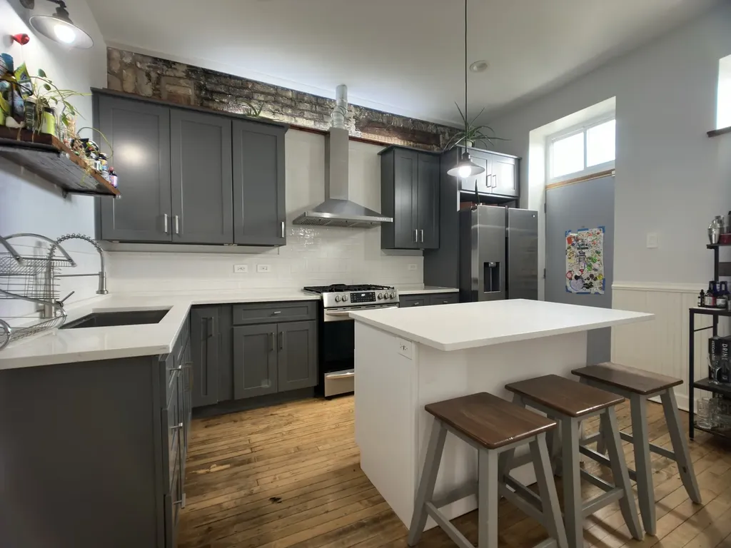 2825 West Walnut Street Chicago IL 60612