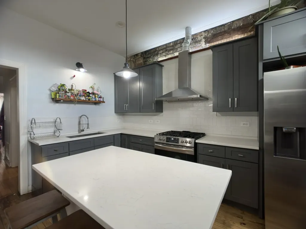 2825 West Walnut Street Chicago IL 60612