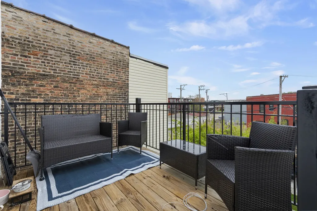 2825 West Walnut Street Chicago IL 60612