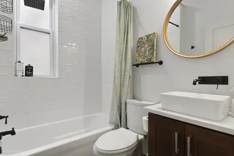 2825 West Walnut Street Chicago IL 60612