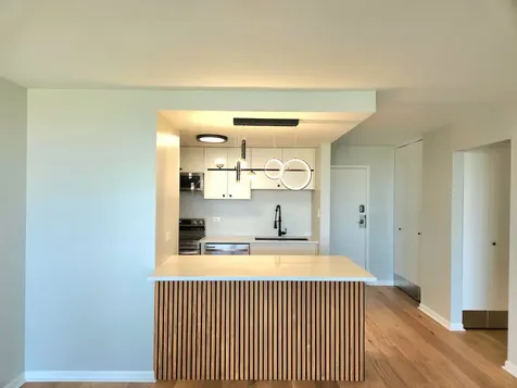 2015 South Finley Road S Lombard IL 60148