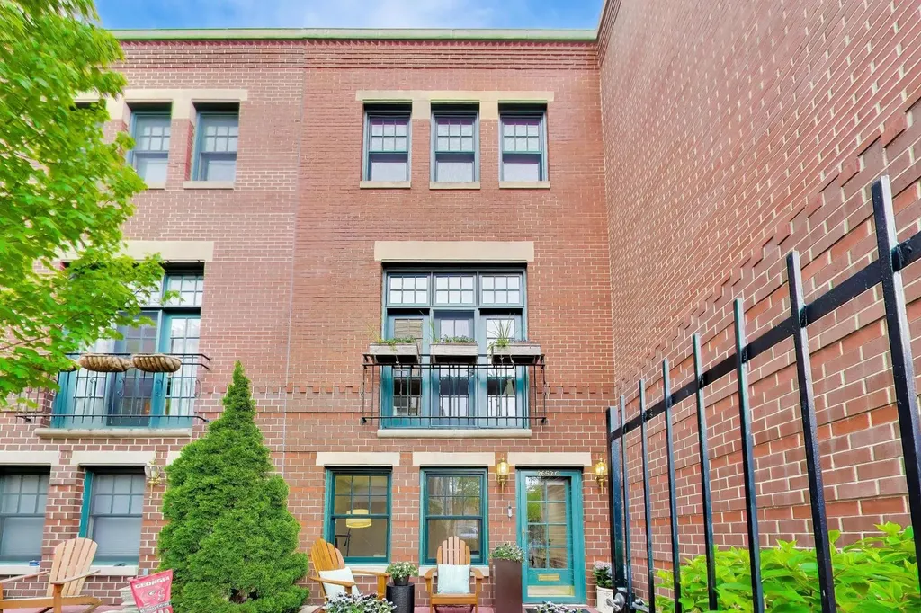 2652 North Southport Avenue Chicago IL 60614