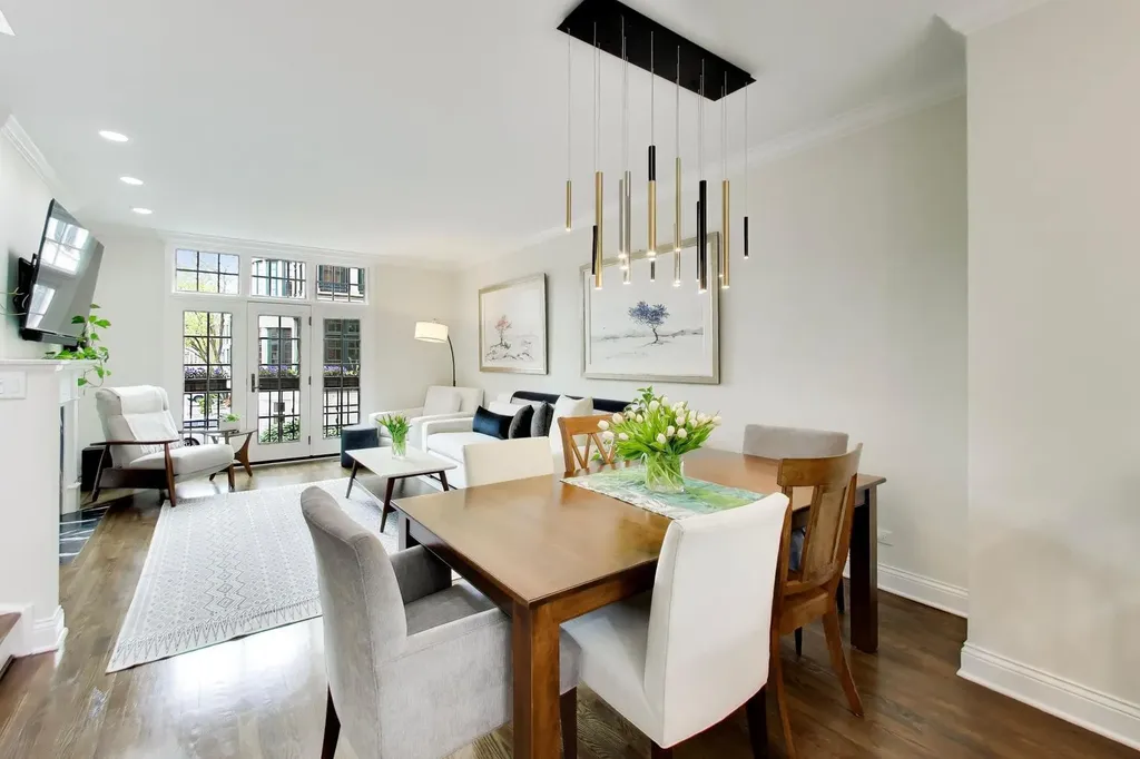 2652 North Southport Avenue Chicago IL 60614