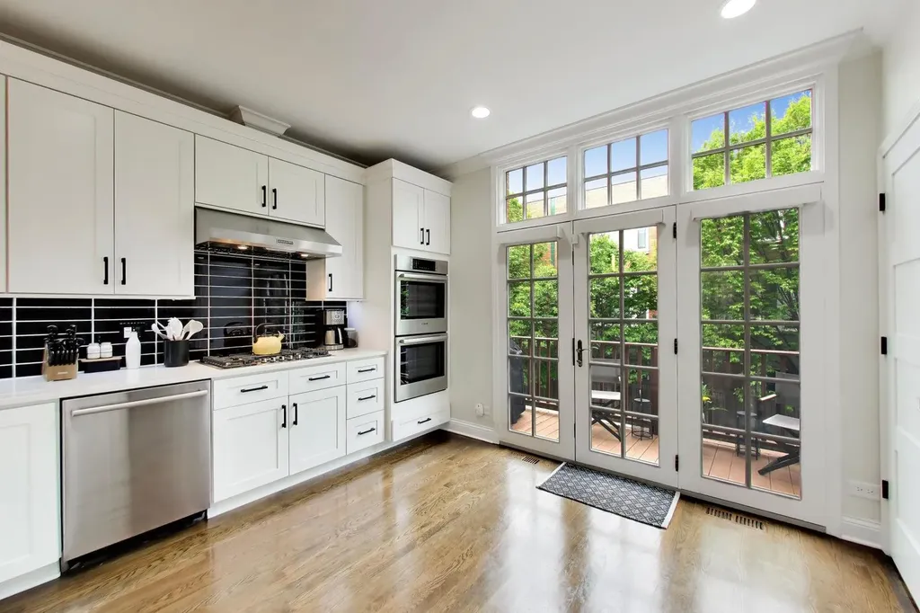 2652 North Southport Avenue Chicago IL 60614