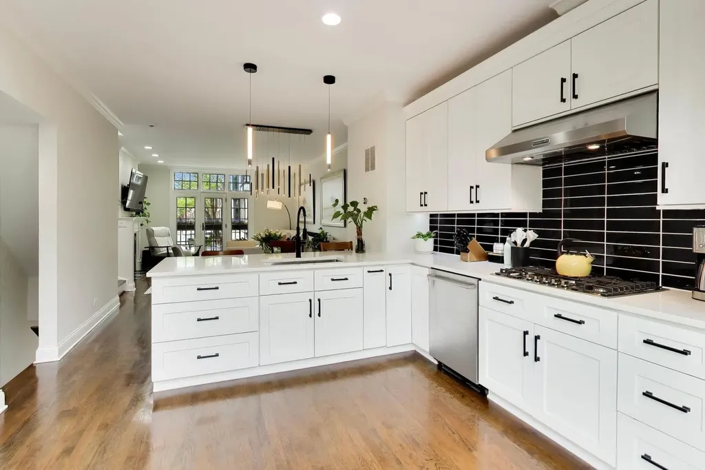 2652 North Southport Avenue Chicago IL 60614