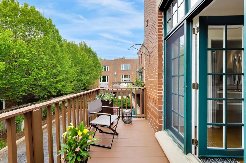 2652 North Southport Avenue Chicago IL 60614