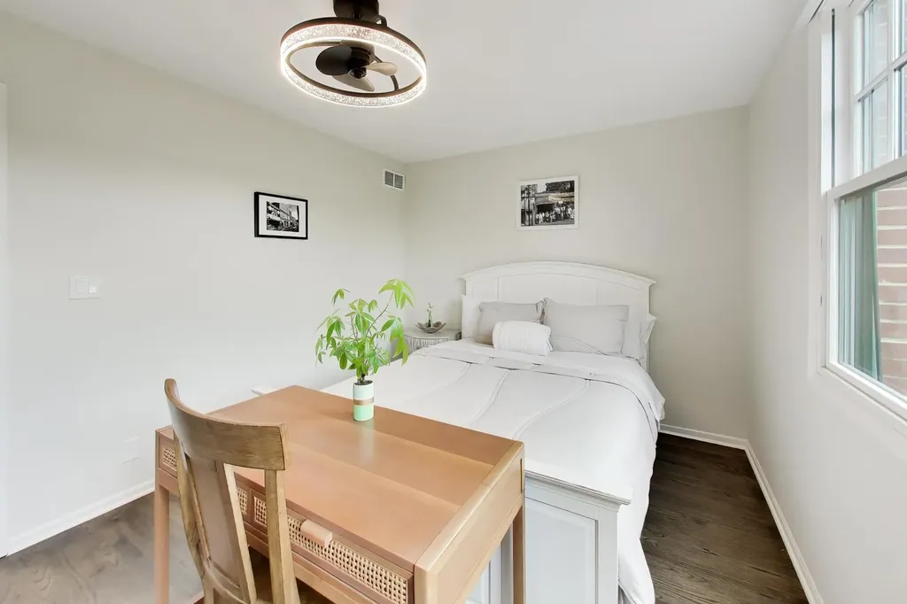 2652 North Southport Avenue Chicago IL 60614