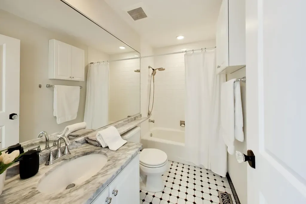 2652 North Southport Avenue Chicago IL 60614