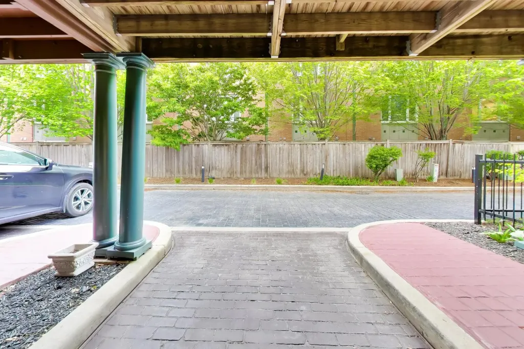 2652 North Southport Avenue Chicago IL 60614