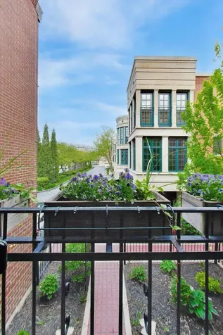 2652 North Southport Avenue Chicago IL 60614