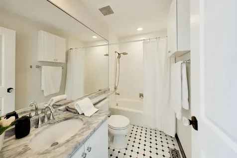2652 North Southport Avenue Chicago IL 60614