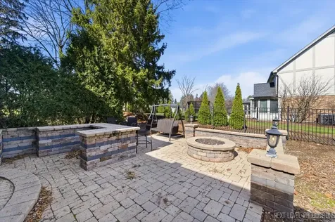 980 Persimmon Court St. Charles IL 60174