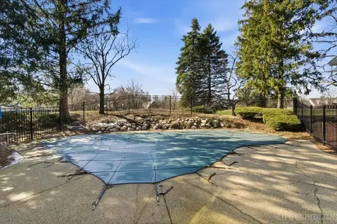 980 Persimmon Court St. Charles IL 60174