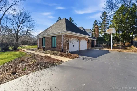 980 Persimmon Court St. Charles IL 60174