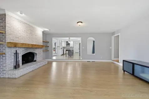 980 Persimmon Court St. Charles IL 60174